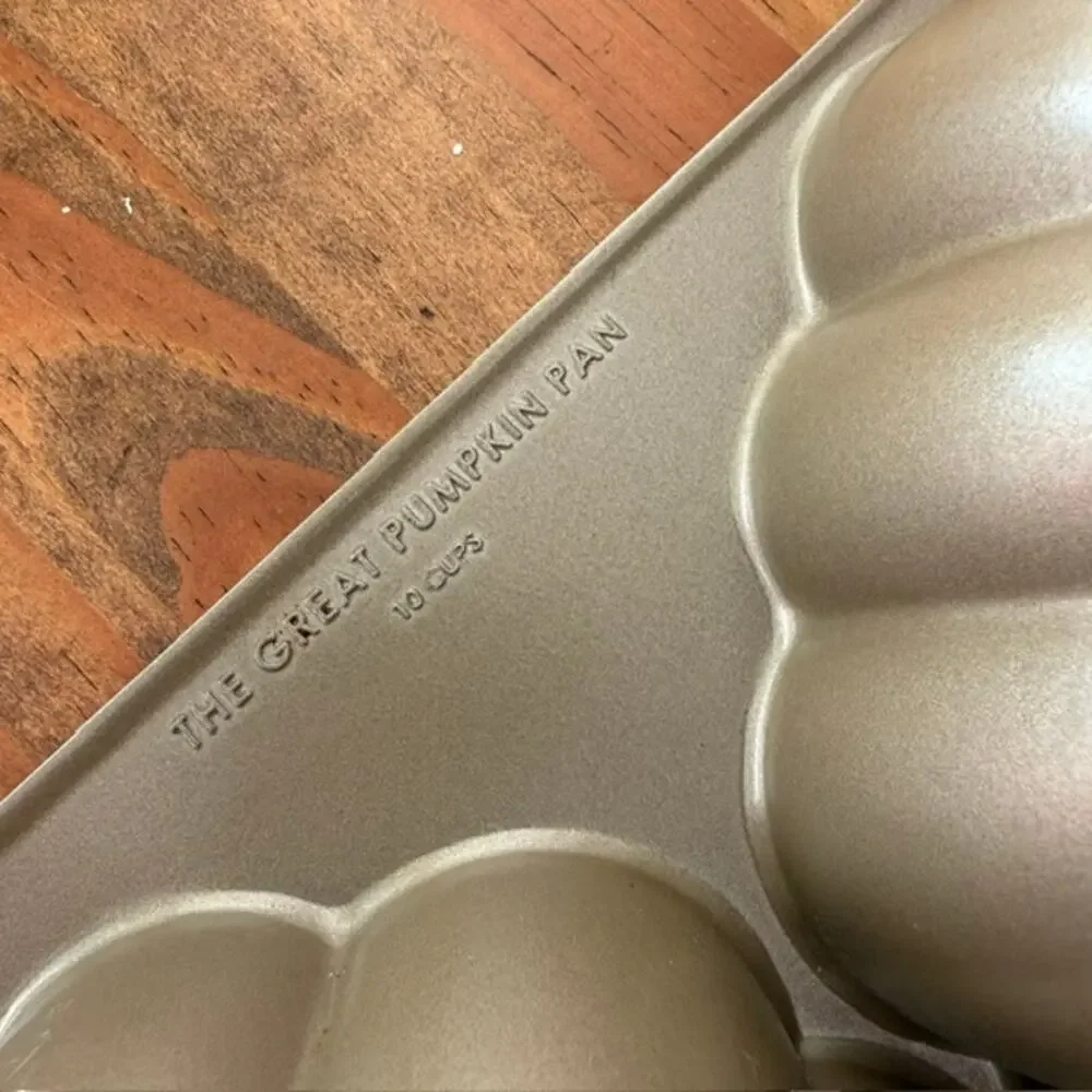 Nordic Ware the Great Pumpkin Cake Mold Pan Autumn/Fall Harvest, 10-Cup Capacity
